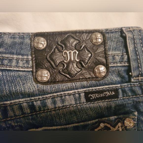 Miss Me Boot Jeans W/ Roses Studs Rhinestone Accents Size 26 - Picture 9 of 9